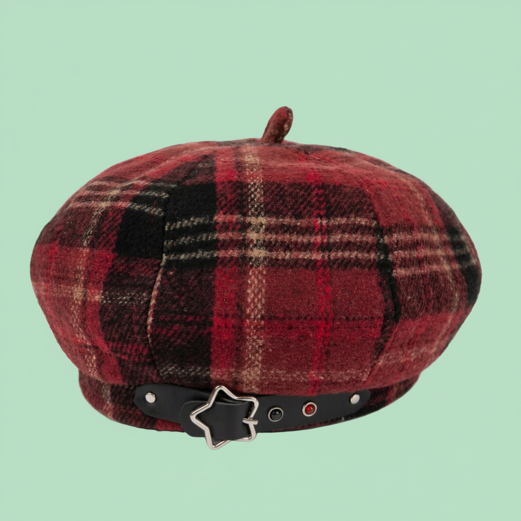 Gorra Tartán Roja frontal sobre fondo verde clarito