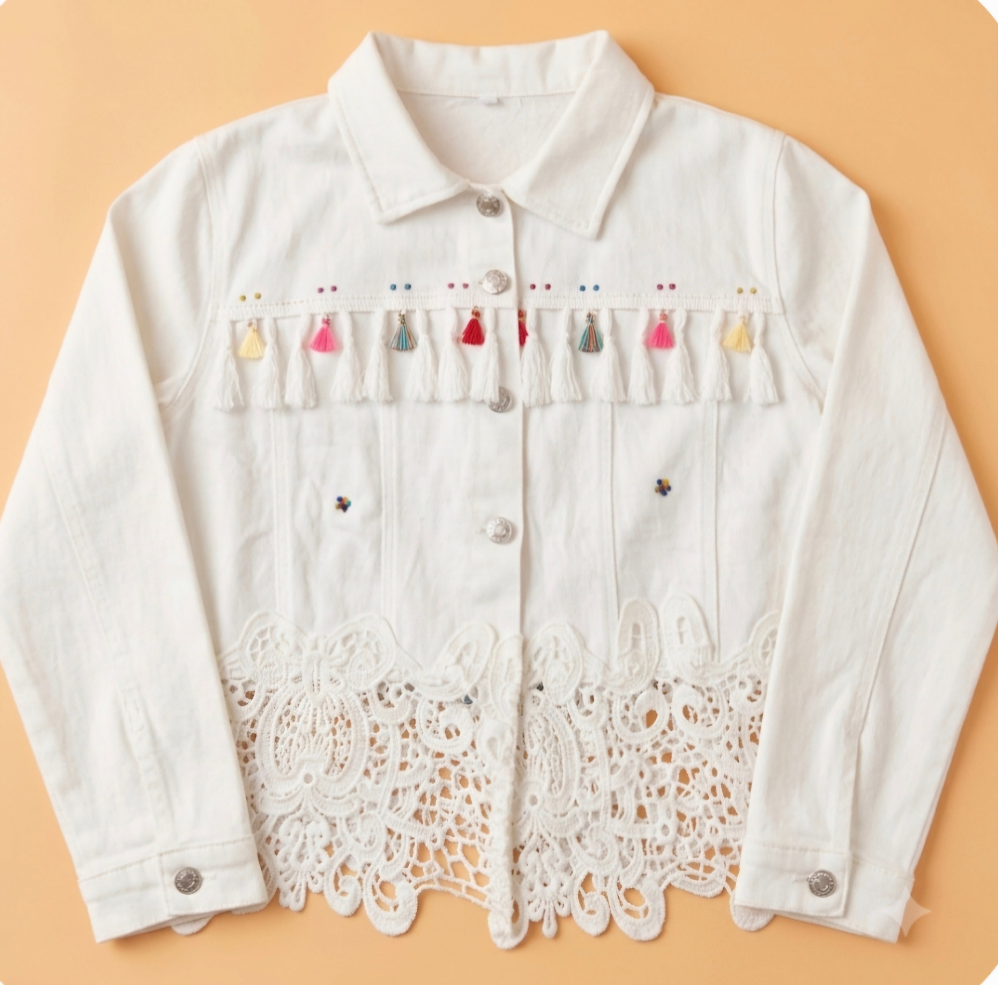 Chaqueta vaquera blanca " Borlas colores"