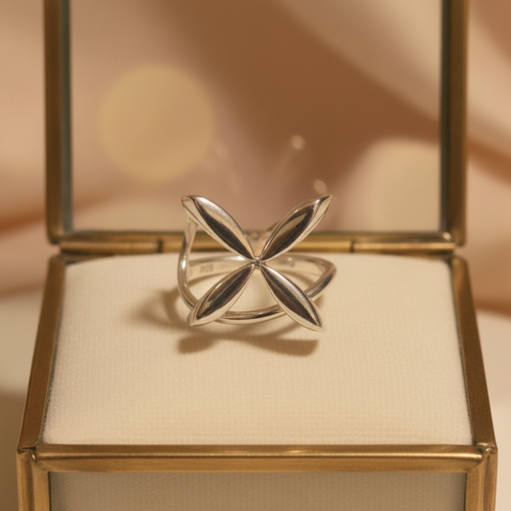 Anillo Estrella Cuatro Puntas en vitrina, corregido