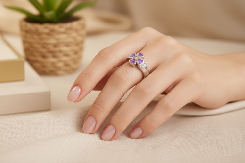 Anillo puesto en la mano