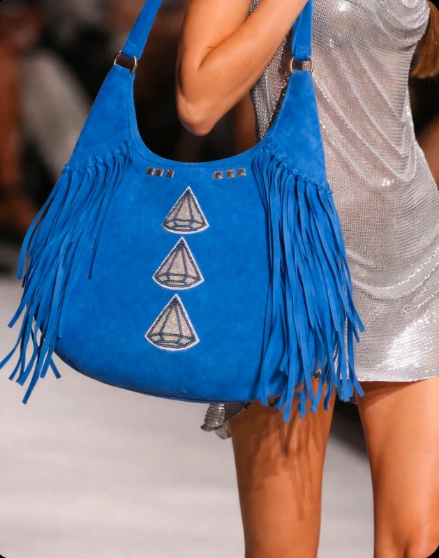 Bolso bohemio azul rey con flecos y aplicaciones triangulares - vaqueraspain
