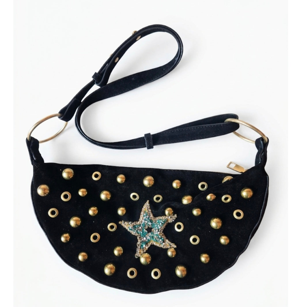 Bolso bohemio antelina negro estrella aguamarina brillante con tachas doradas - vaqueraspain