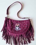 Bolso boho chic burdeos Chica Vanilla con gafas de sol y lazo rojo - vaqueraspain