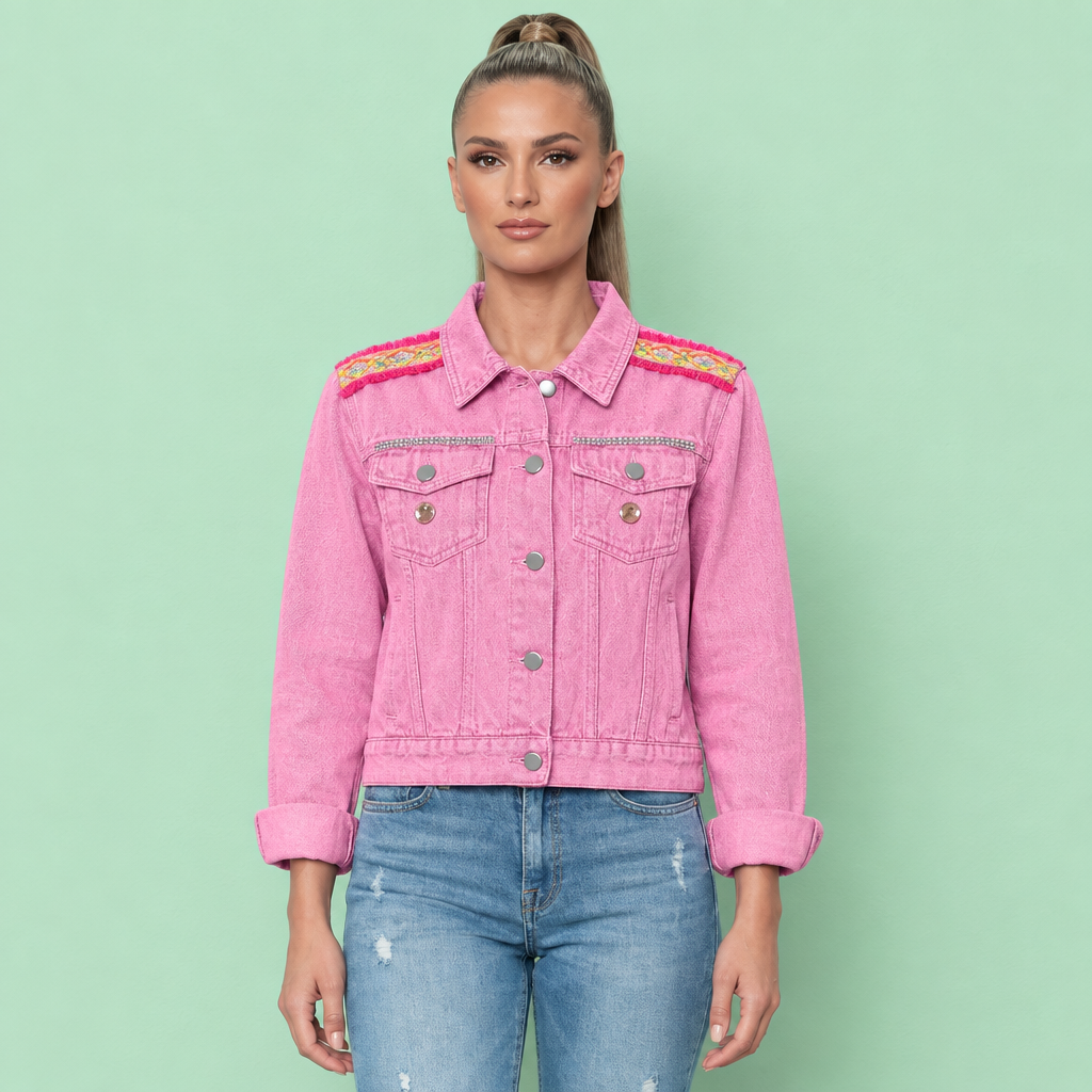 Chaqueta Pink Tribal en modelo