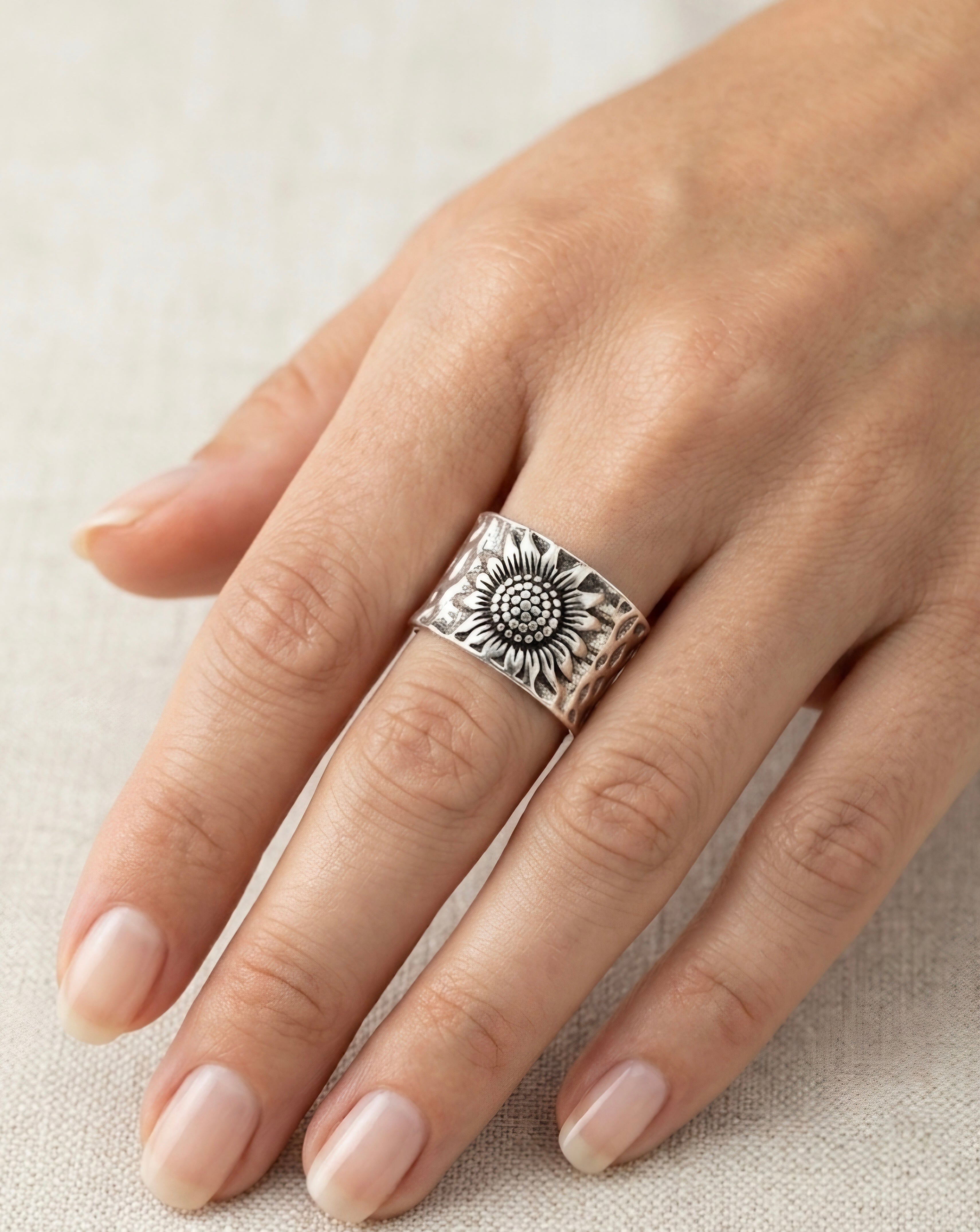 Anillo bohemio " Girasol con semillas" de acero