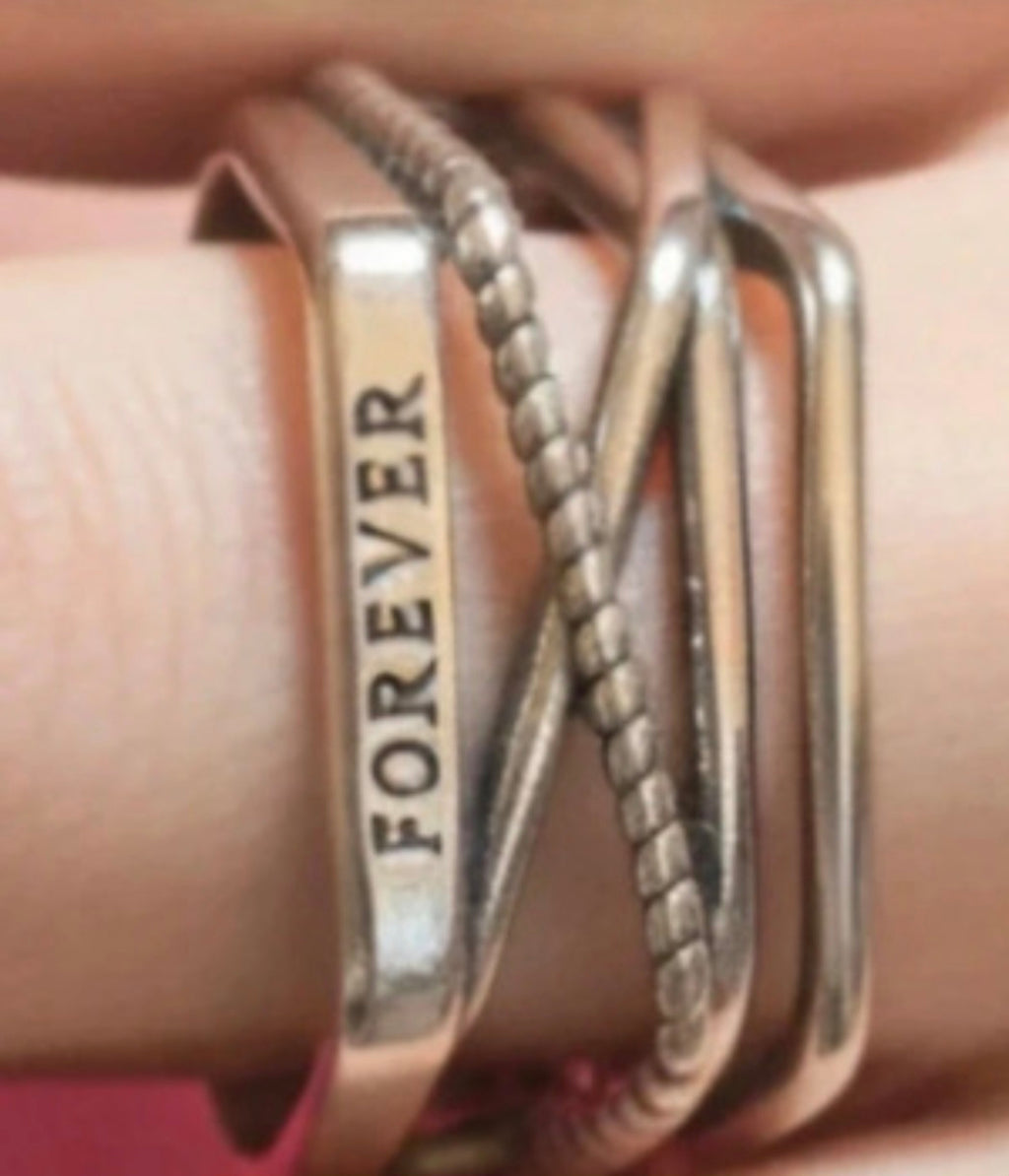Detalle grabado Forever anillo vintage bohemio chapado oro blanco | vaqueraspain