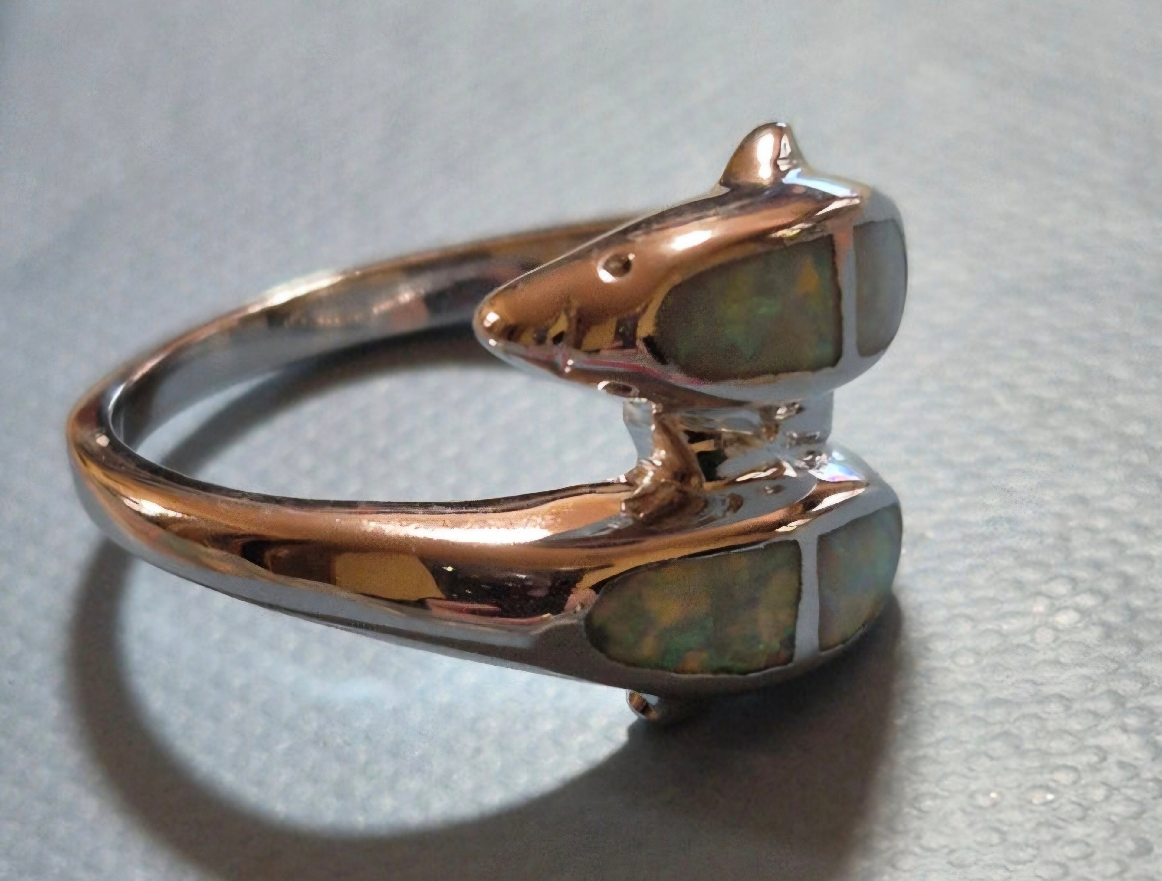 Vista lateral anillo 2 cabezas delfín plata 925 vintage | vaqueraspain