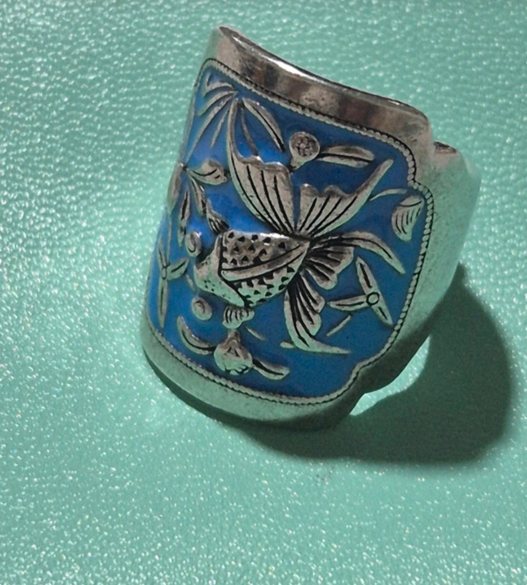 Vista lateral anillo bohemio flor de loto pez dorado plata 925 tailandesa | vaqueraspain