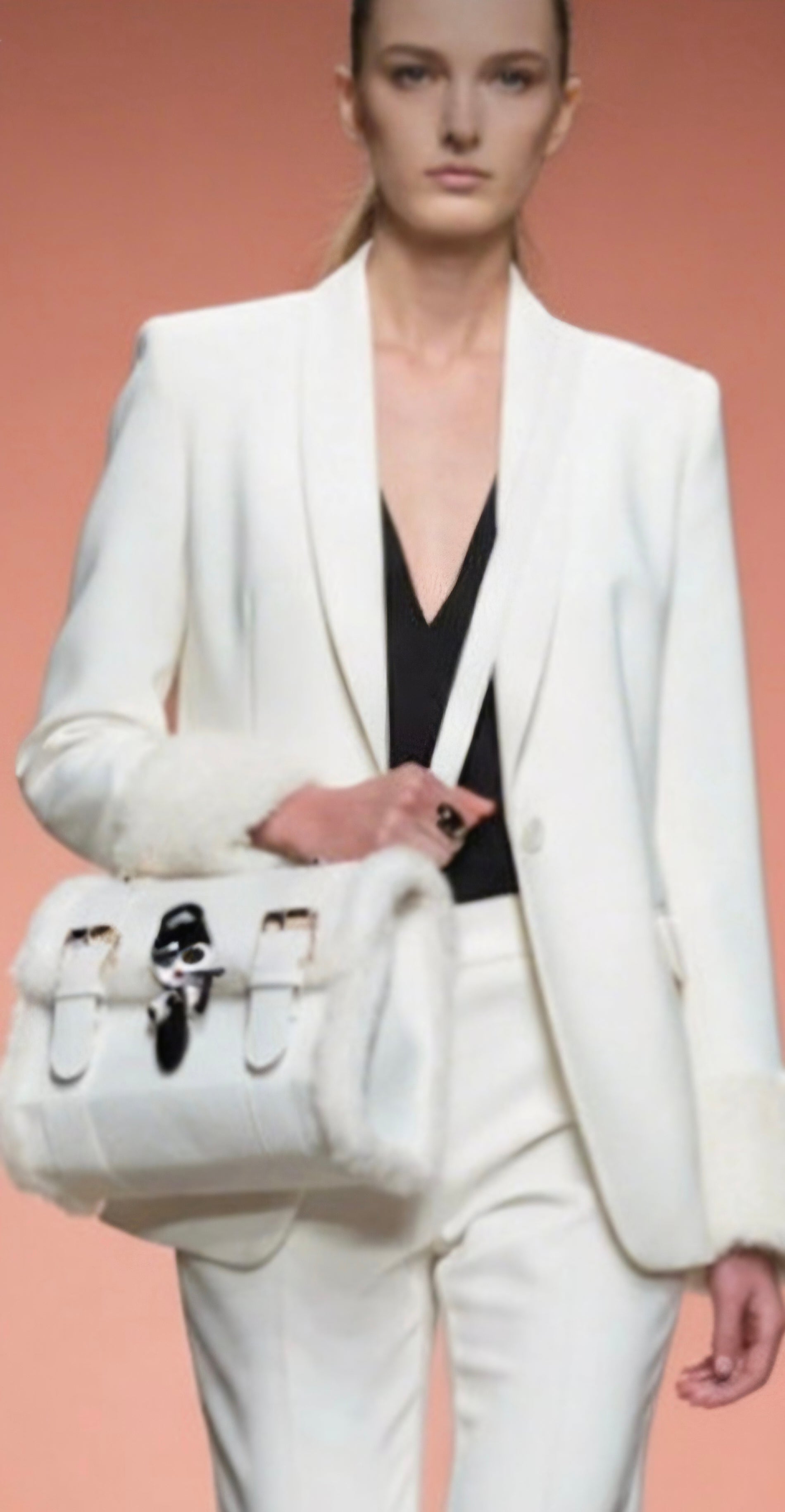 Detalle blanco roto bolso de mano boho chic con broche de regalo | vaqueraspain