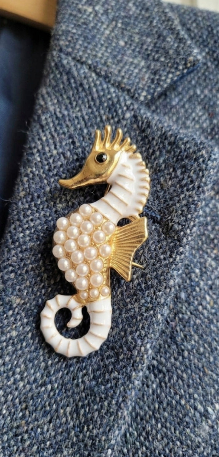Broche vintage con forma de caballito de mar de diseño elegante y marino