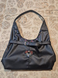 Bolso shopper negro boho chic con corazón bordado y pedrería - vaqueraspain