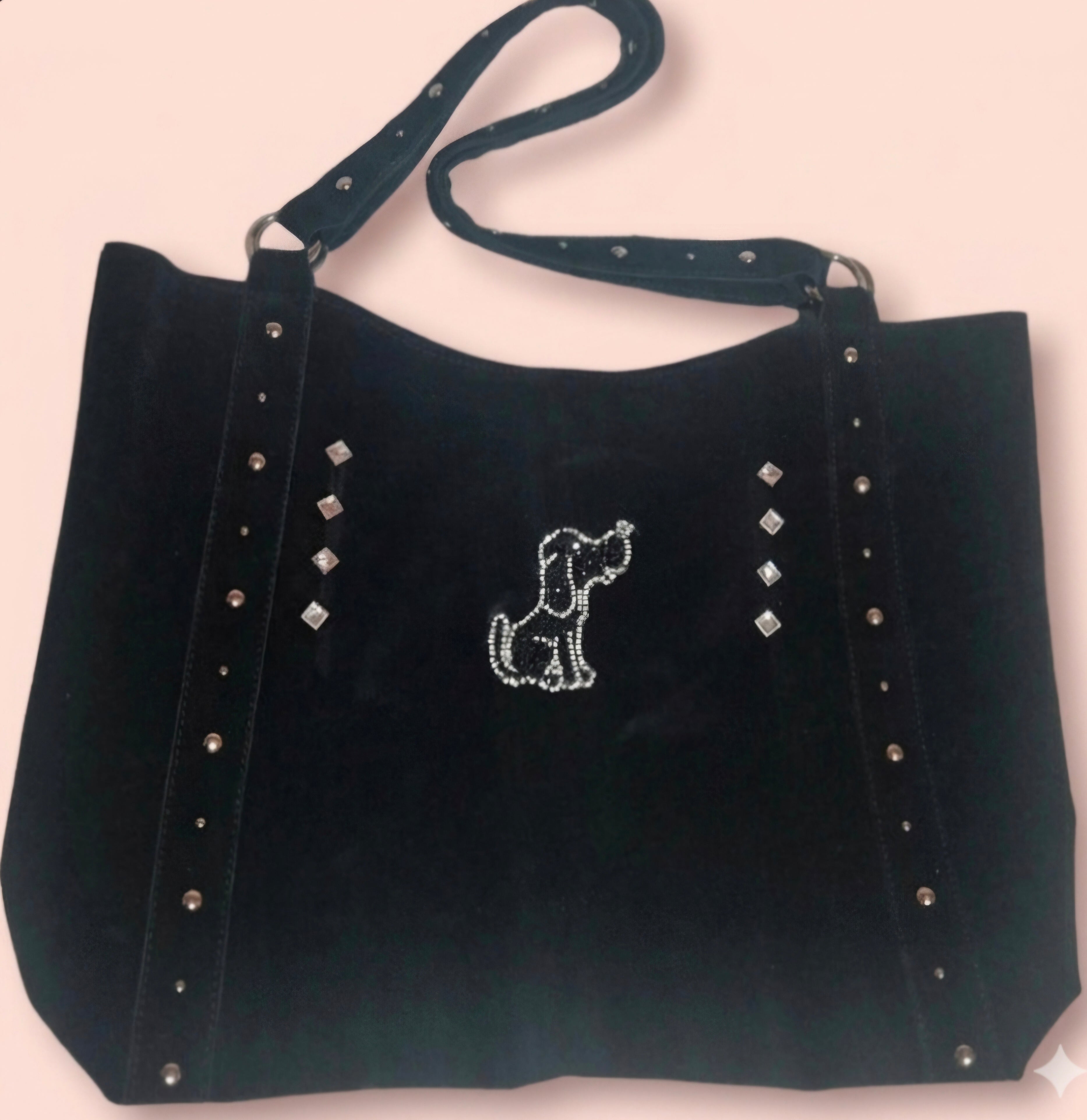 Detalle perrito sentado y strass bolso tote boho chic | vaqueraspain