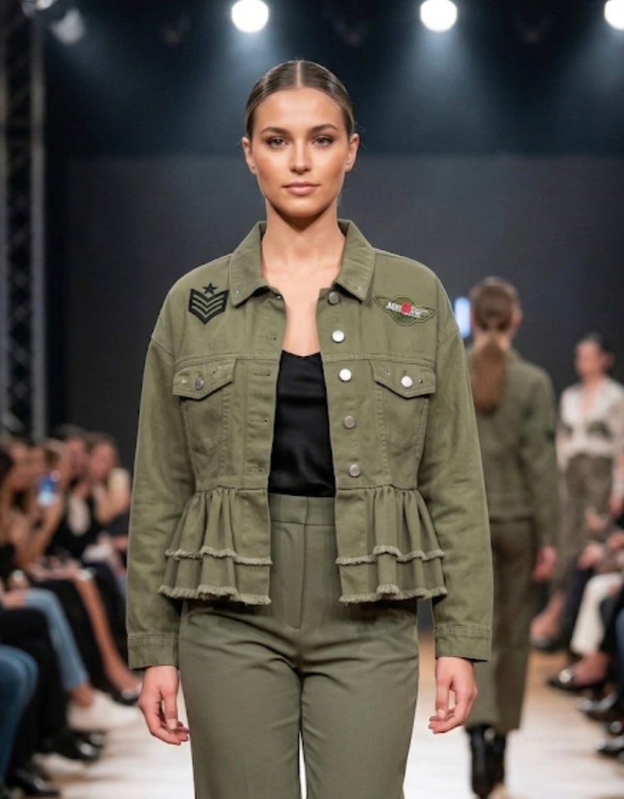 Detalle bordado Águila Imperial chaqueta vaquera artesanal | vaqueraspain