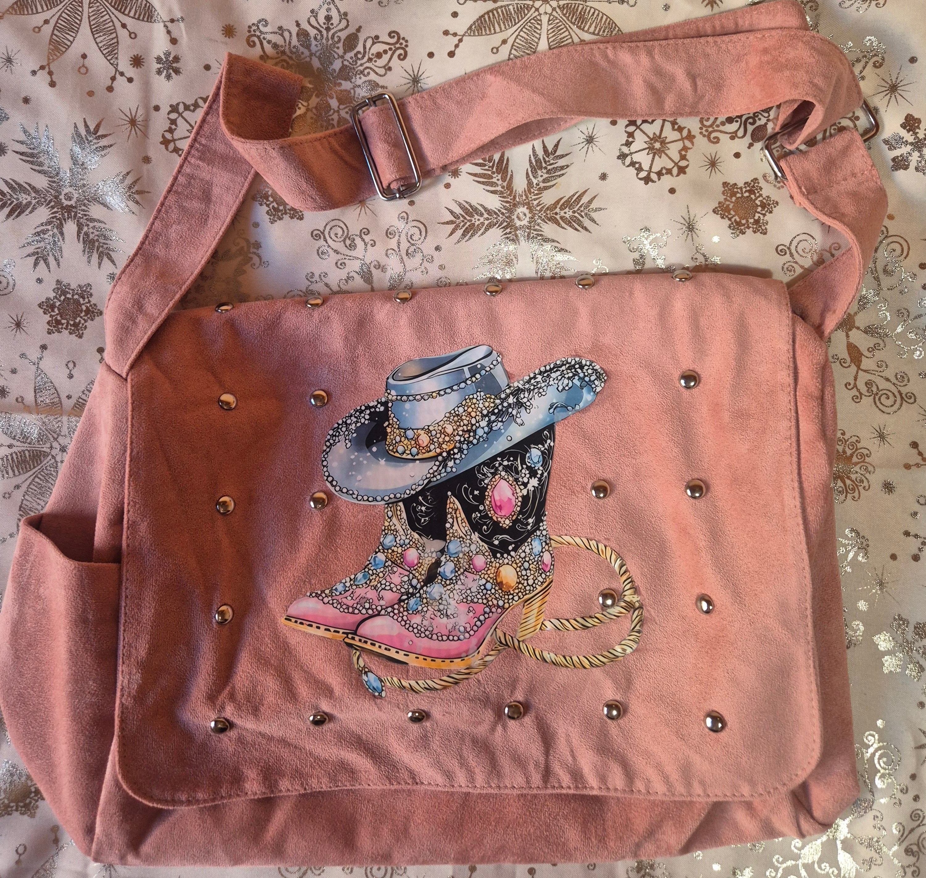 Bolso Tote antelina rosa pastel con diseño bota vaquera y sombrero ala ancha - vaqueraspain