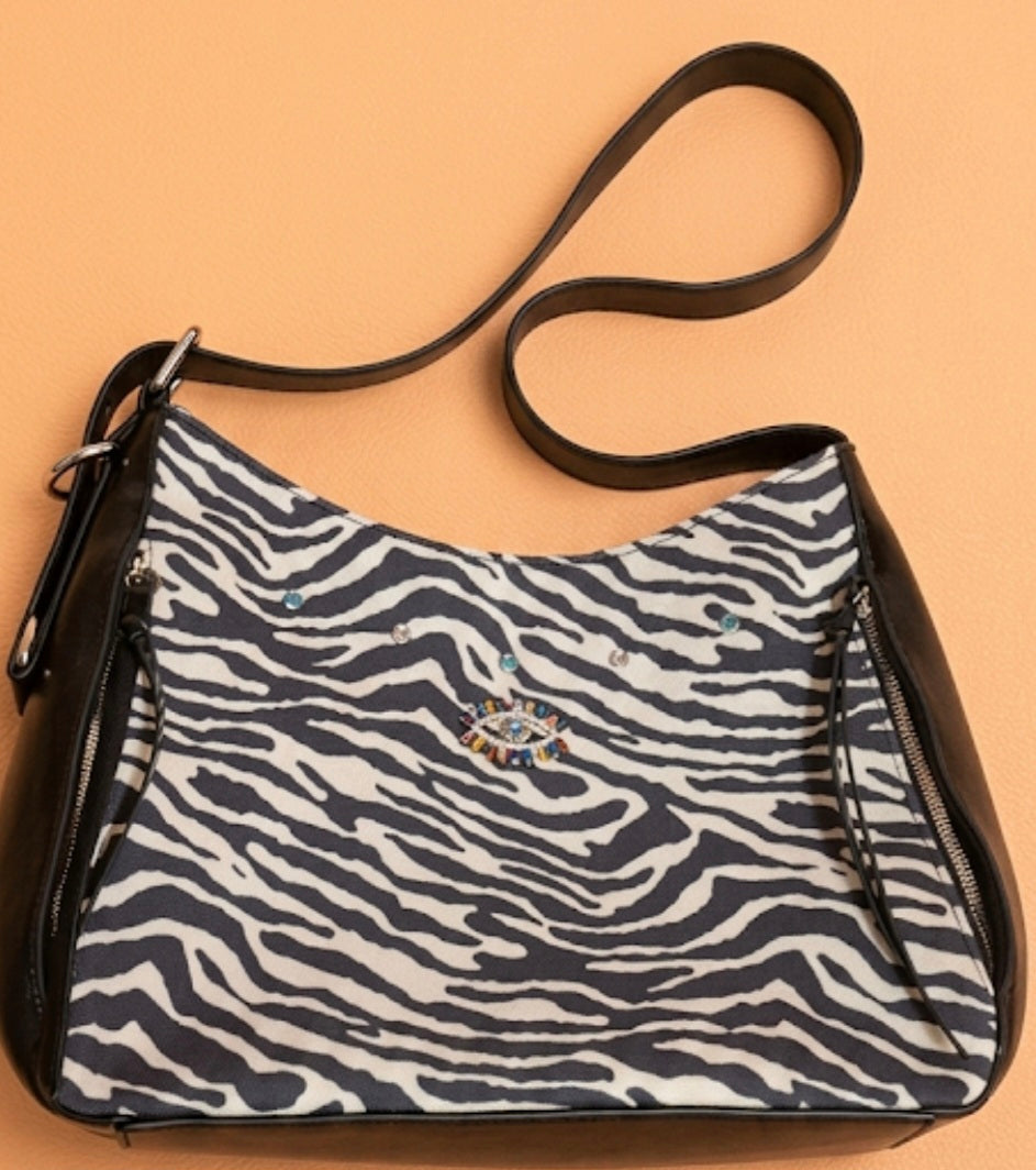 Vista lateral bolso hobo zebra mystic eye bohemio vintage | vaqueraspain