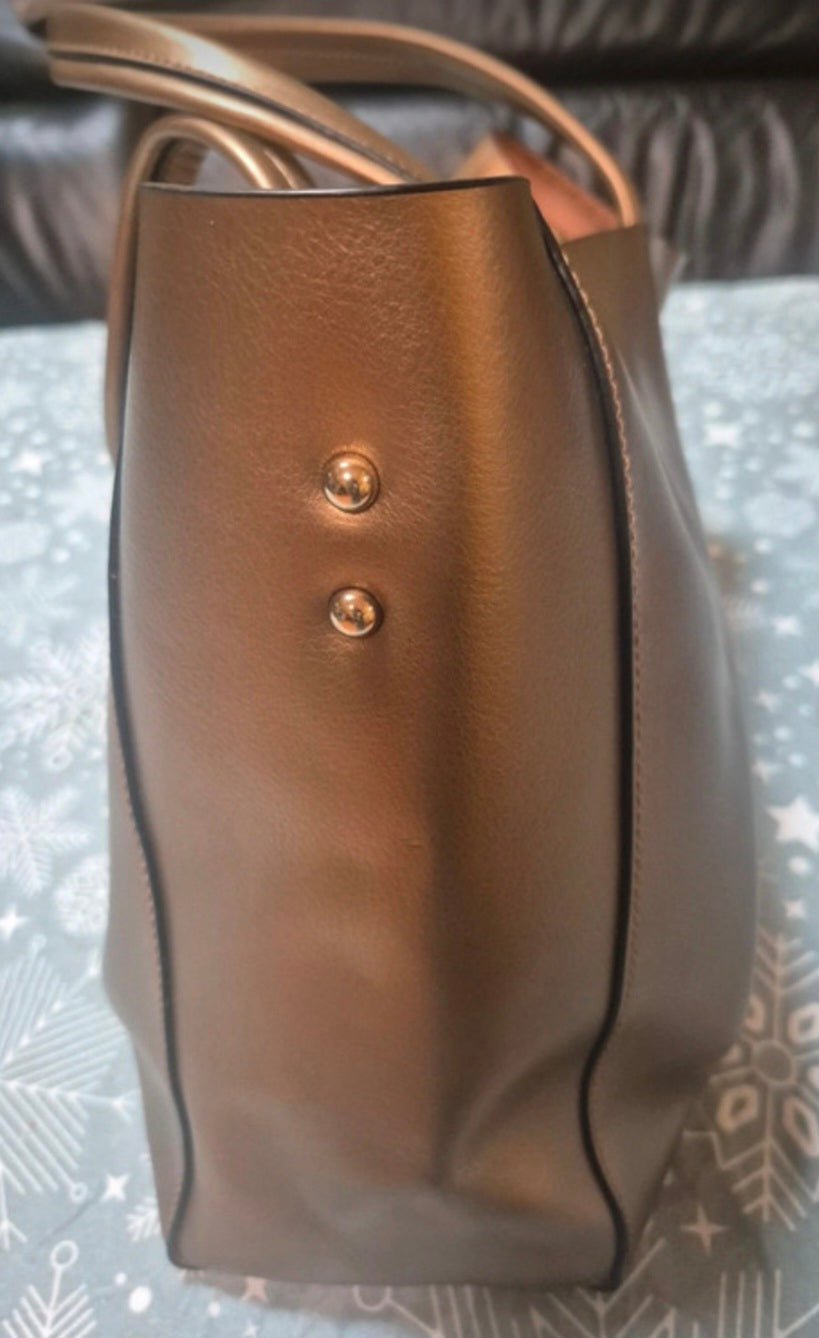 Bolso metalizado bronce boho chic detalle textura - vaqueraspain