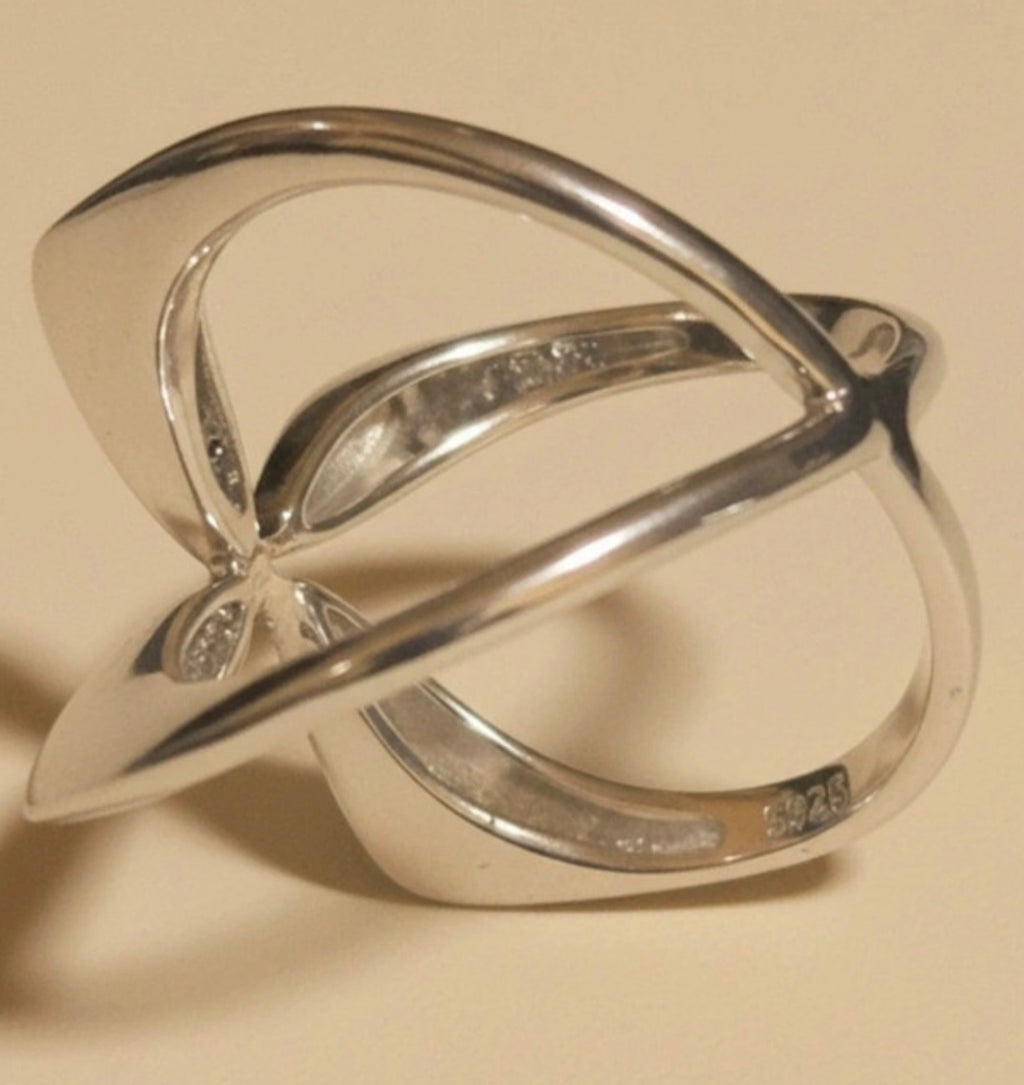 Vista frontal anillo diseño vanguardista estrella de 4 puntas plata 925 | vaqueraspain