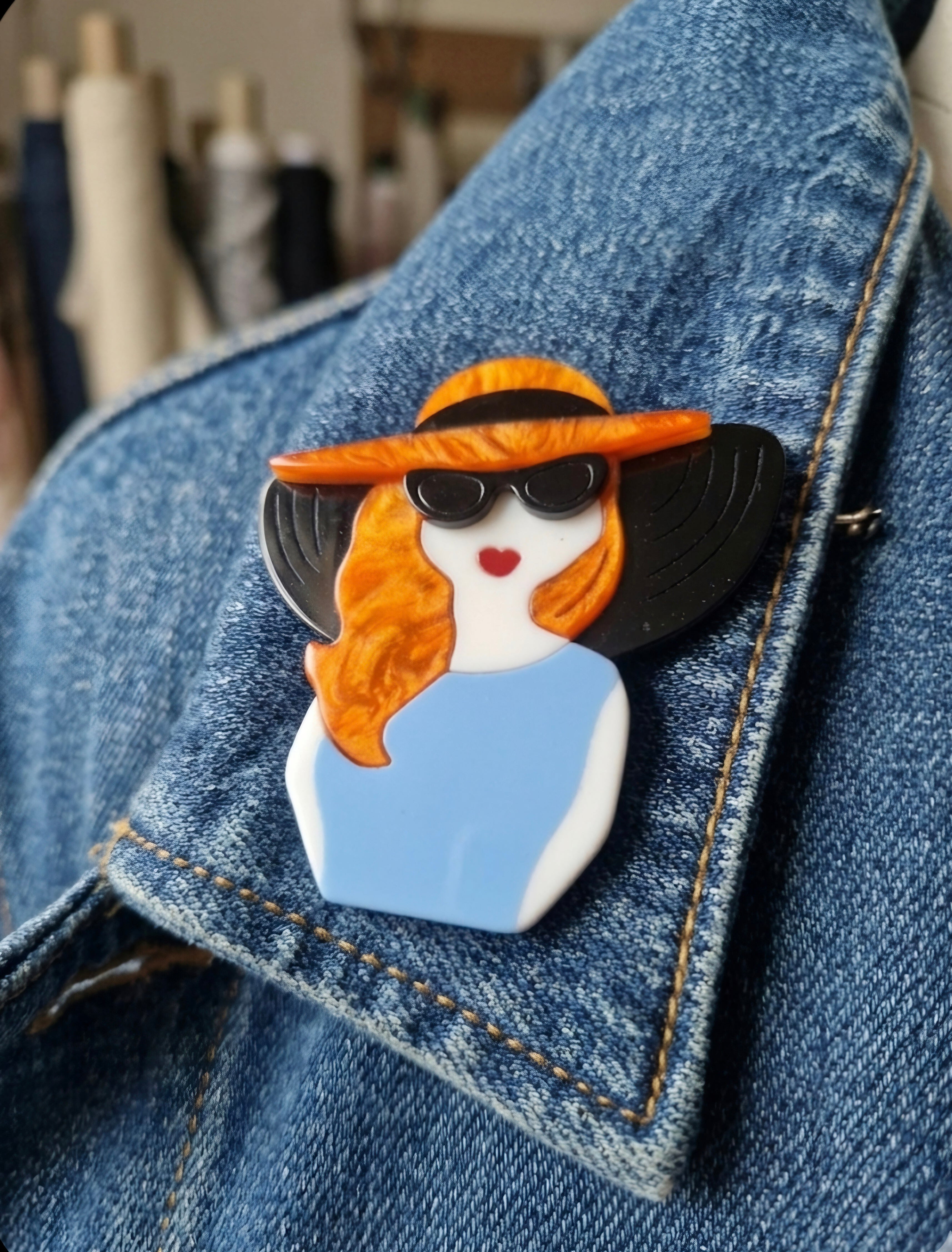 Broche boho chic mujer pelirroja