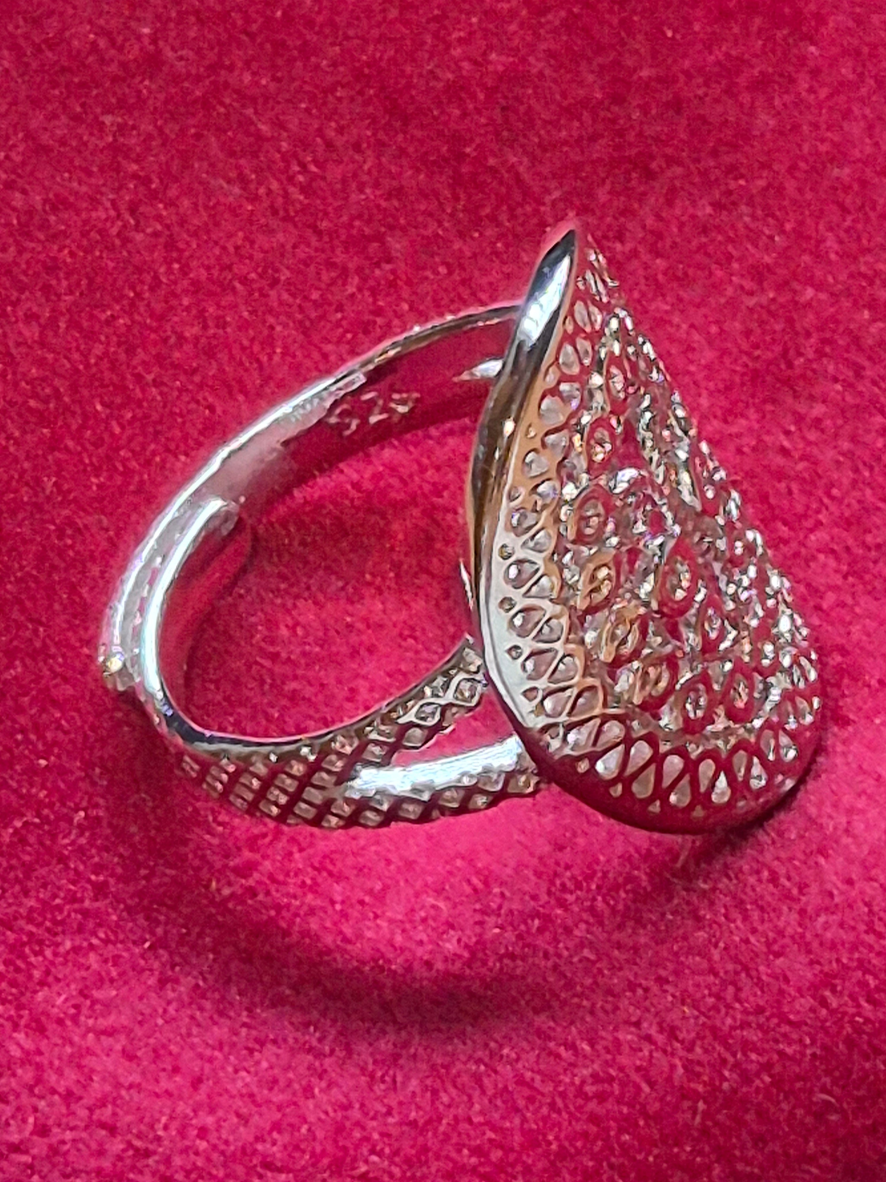 Anillo ovalado " Diseño calado"de plata 925