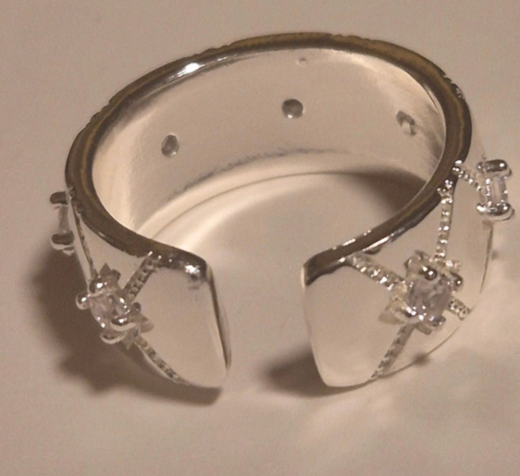 Vista frontal anillo bohemio moderno rombos entrelazados de plata 925 | vaqueraspain