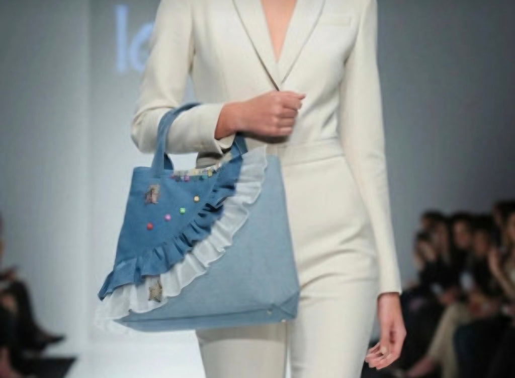 Bolso tote western boho pompones y estrellas vista frontal - vaqueraspain