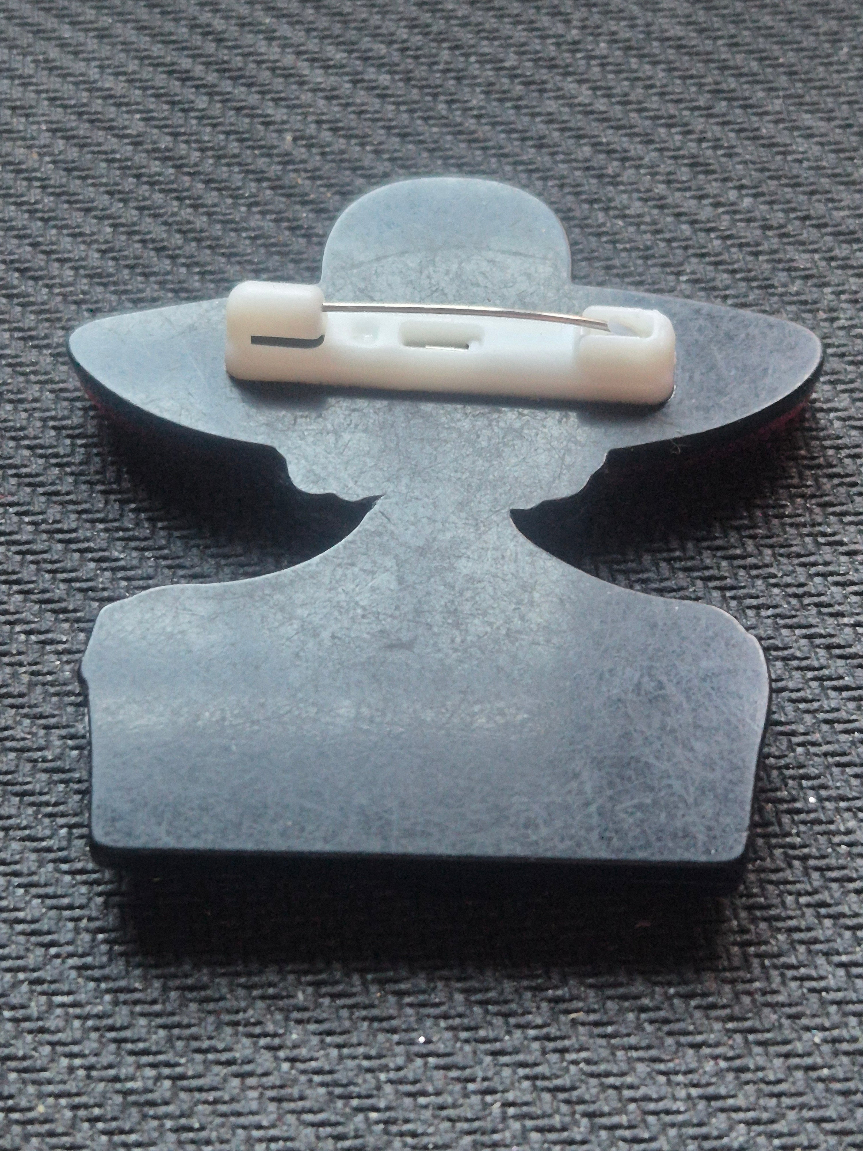 Broche boho chic busto mujer silencio