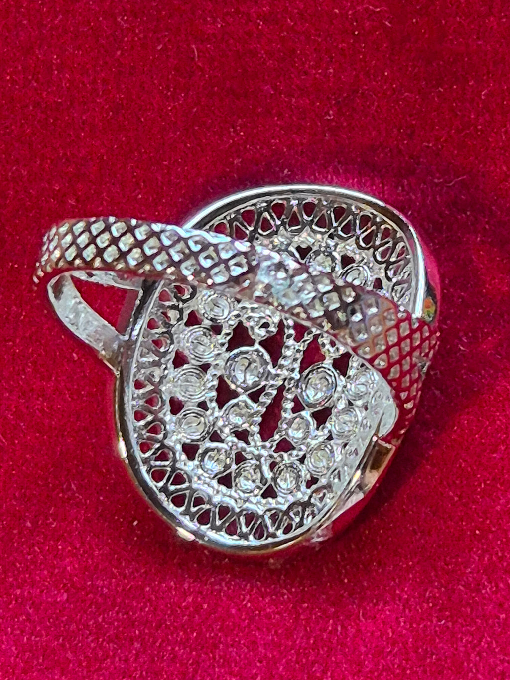 Anillo ovalado " Diseño calado"de plata 925
