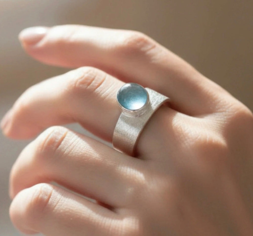 Vista frontal anillo boho chic ajustable piedra lunar de plata 925 | vaqueraspain