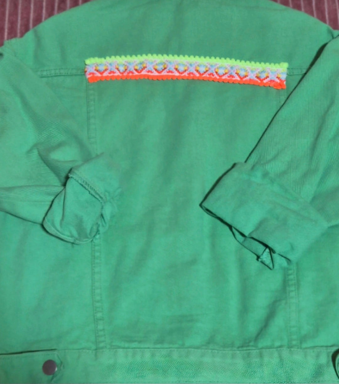 Vista trasera chaqueta vaquera verde agua customizada artesanal | vaqueraspain