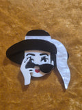Broche vintage mujer con sombrero negro