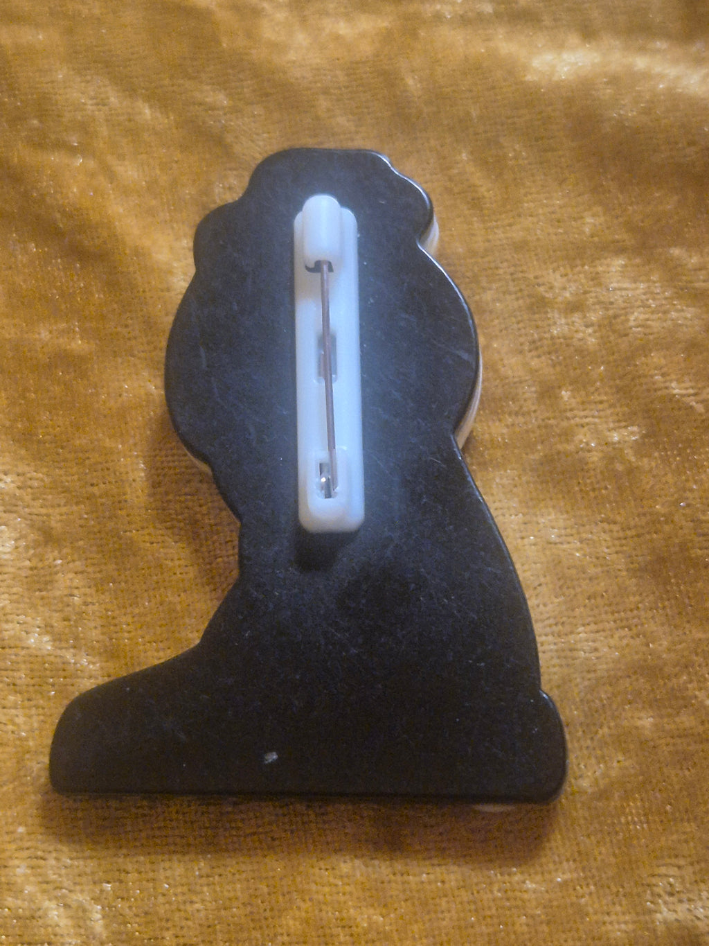 Broche vintage mujer con diadema negra y lunares blancos