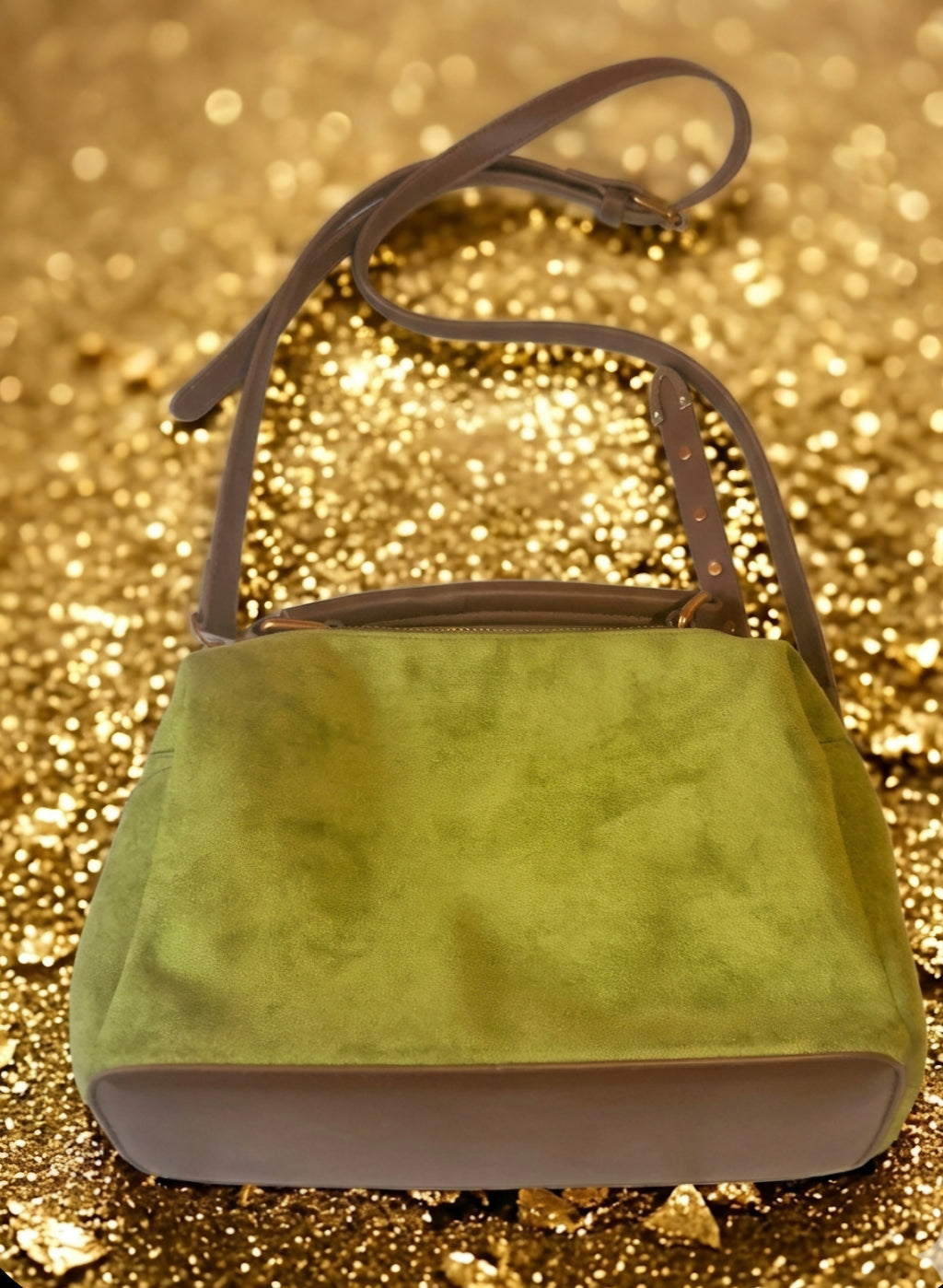 Bolso de mano boho chic verde musgo con lentejuelas brillantes