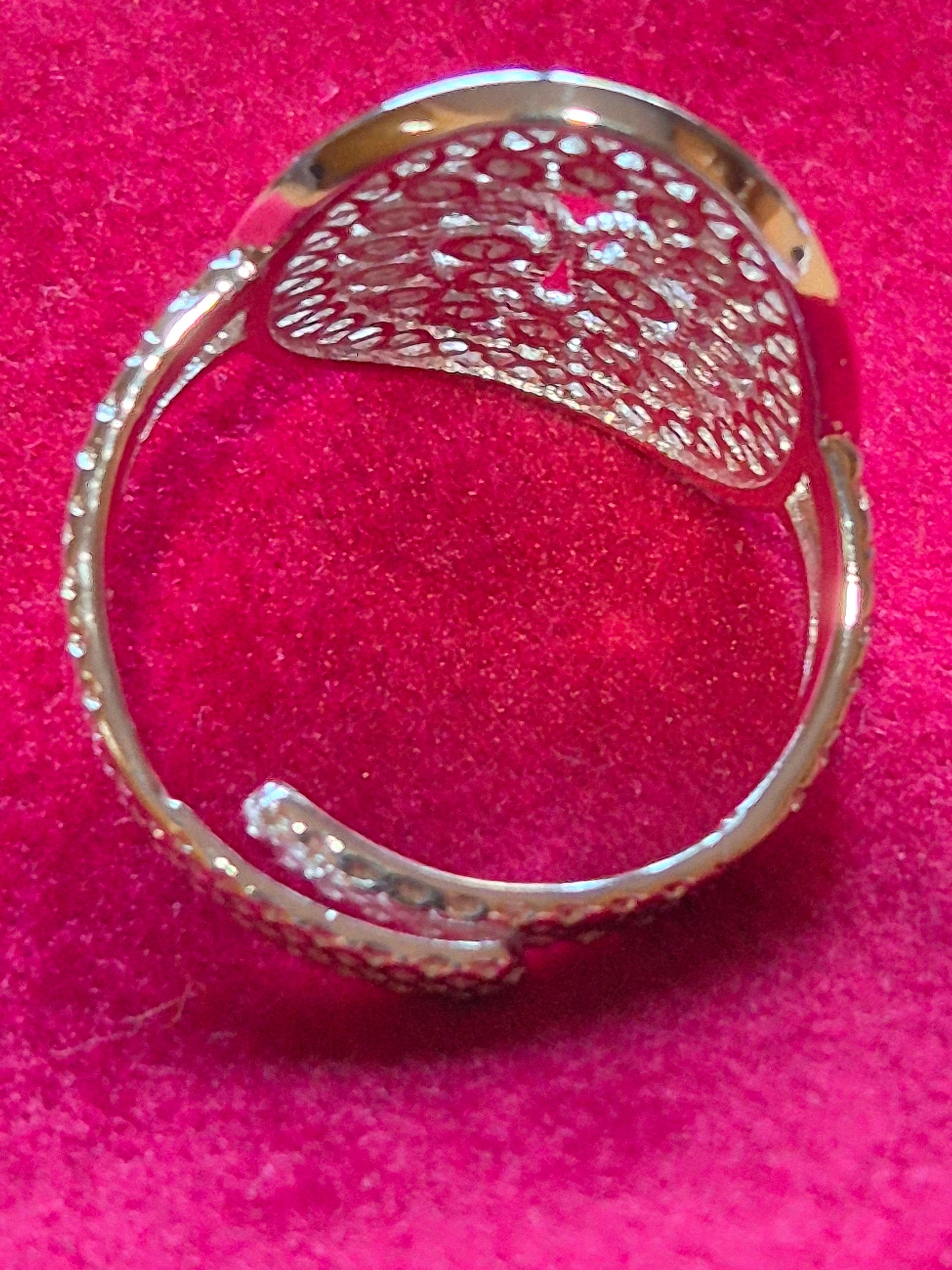 Anillo ovalado " Diseño calado"de plata 925