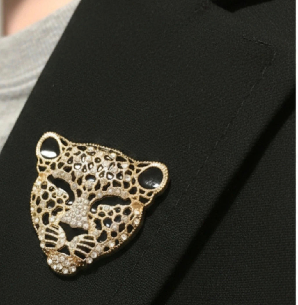 Vista lateral broche leopardo dorado estilo retro | vaqueraspain