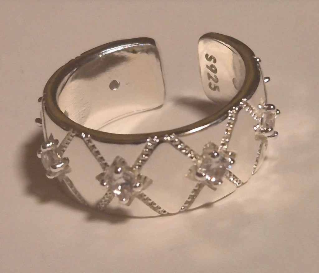 Detalle rombos entrelazados anillo bohemio moderno plata 925 | vaqueraspain