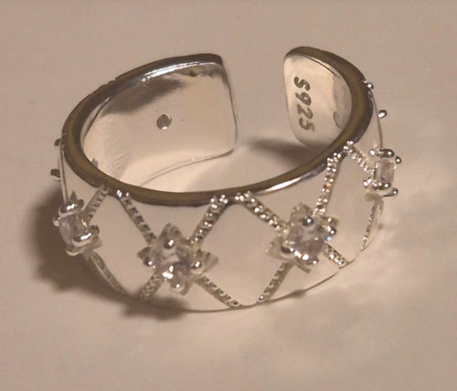 Detalle rombos entrelazados anillo bohemio moderno plata 925 | vaqueraspain
