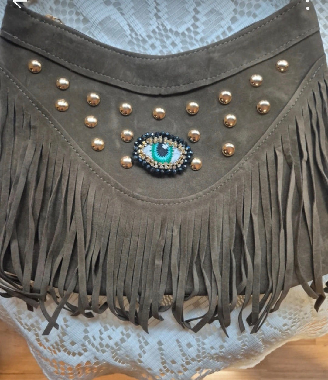 Bolso boho flecos color verde caqui con parche ojo verde - vaqueraspain