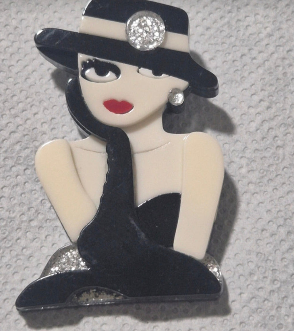 Broche retro boho chic sombrero negro con broche circular | vaqueraspain