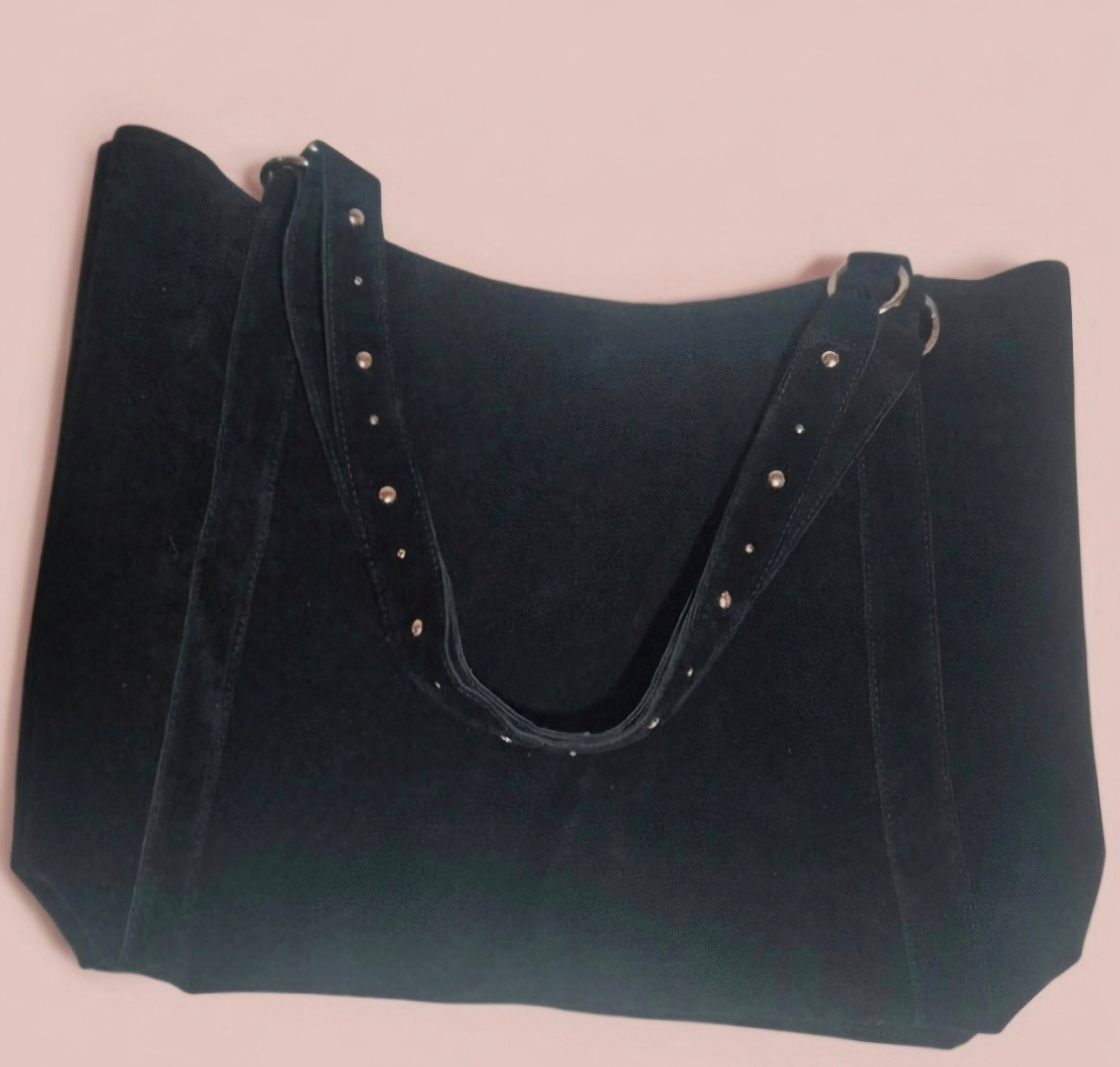 Vista lateral bolso tote bohemio perrito sentado con strass boho chic | vaqueraspain
