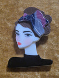 Broche boho chic " Mujer castaña con pañuelo"