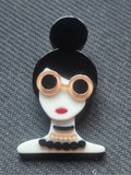 Broche "Mujer con Moño"