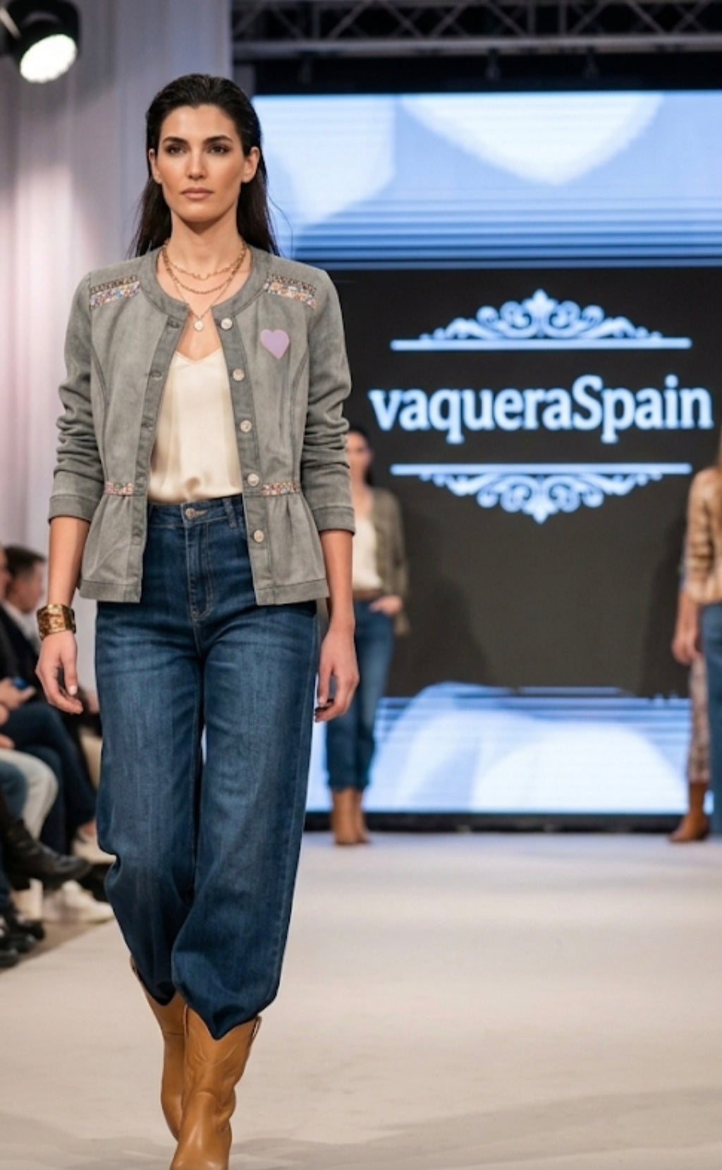 Vista trasera chaqueta vaquera gris con corazón violeta boho chic | vaqueraspain
