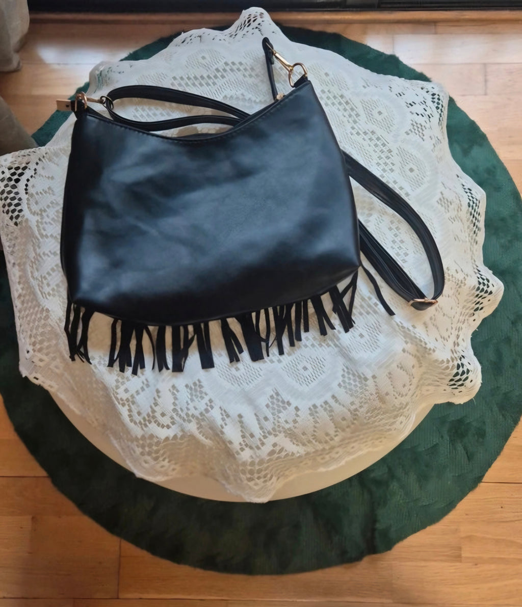 Bolso boho chic flecos negros corazón vista lateral - vaqueraspain