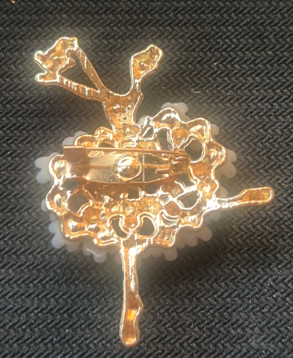 Broche bailarina de ballet metal dorado