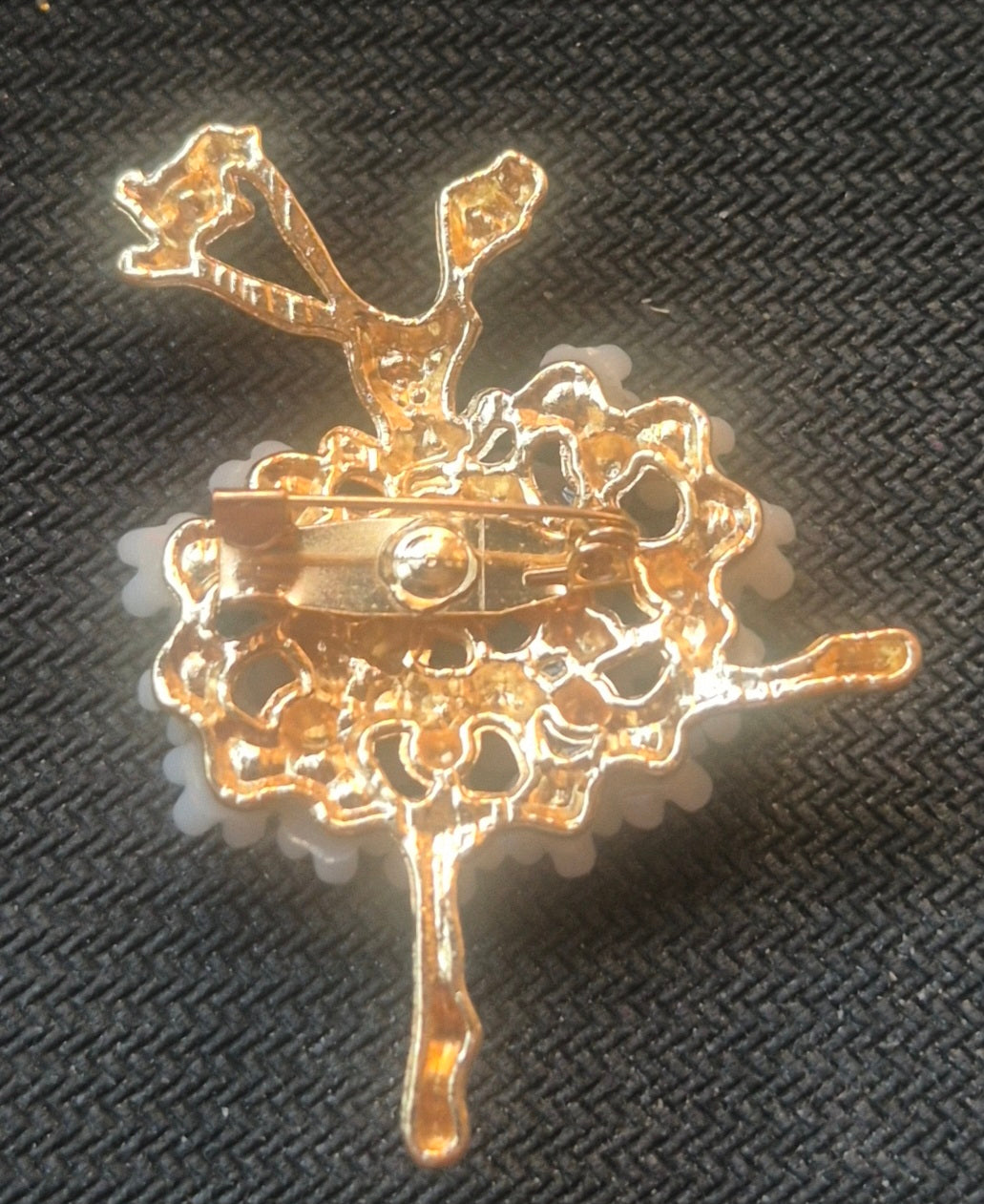 Broche bailarina de ballet metal dorado