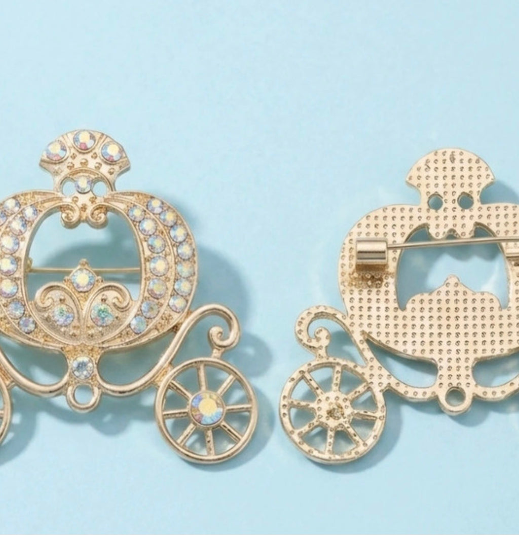 Vista lateral broche Carroza de Cenicienta con strass | vaqueraspain