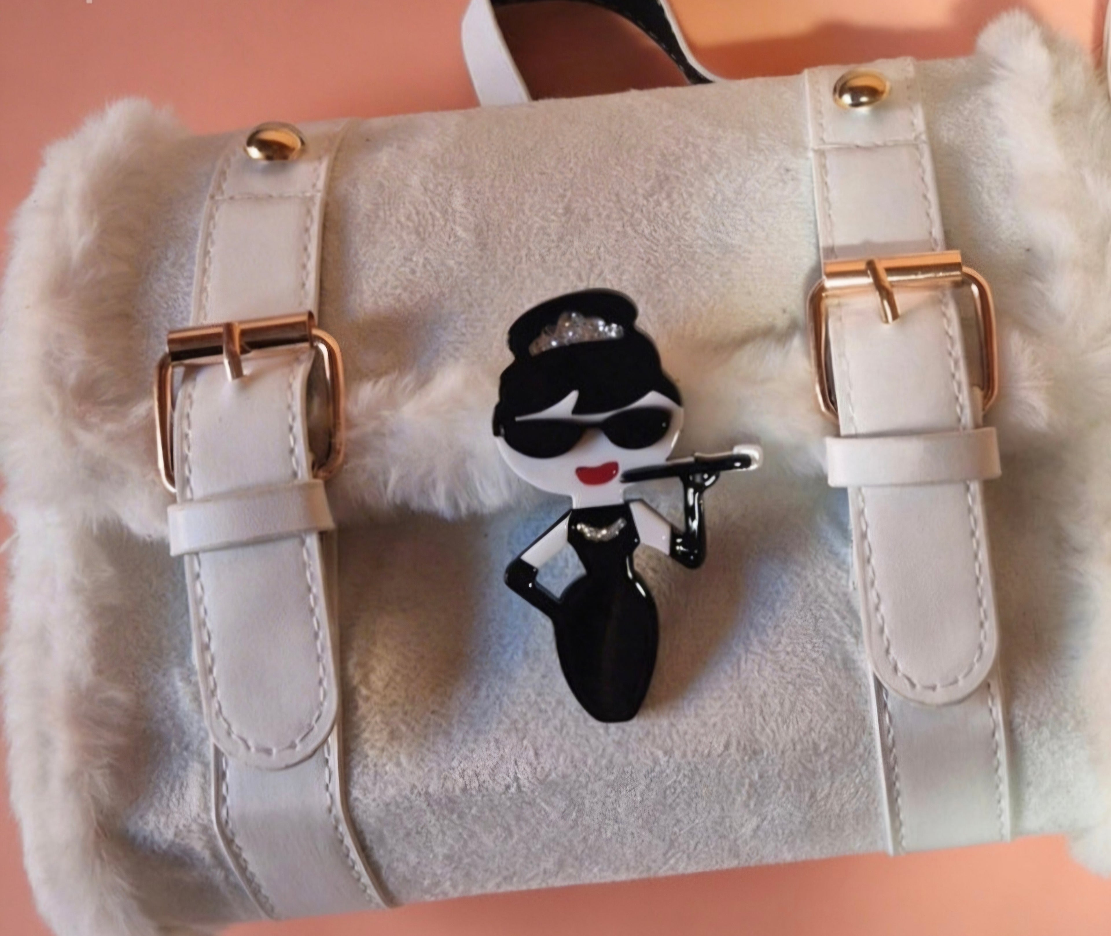 Bolso de mano boho chic color blanco roto con broche de regalo vintage | vaqueraspain