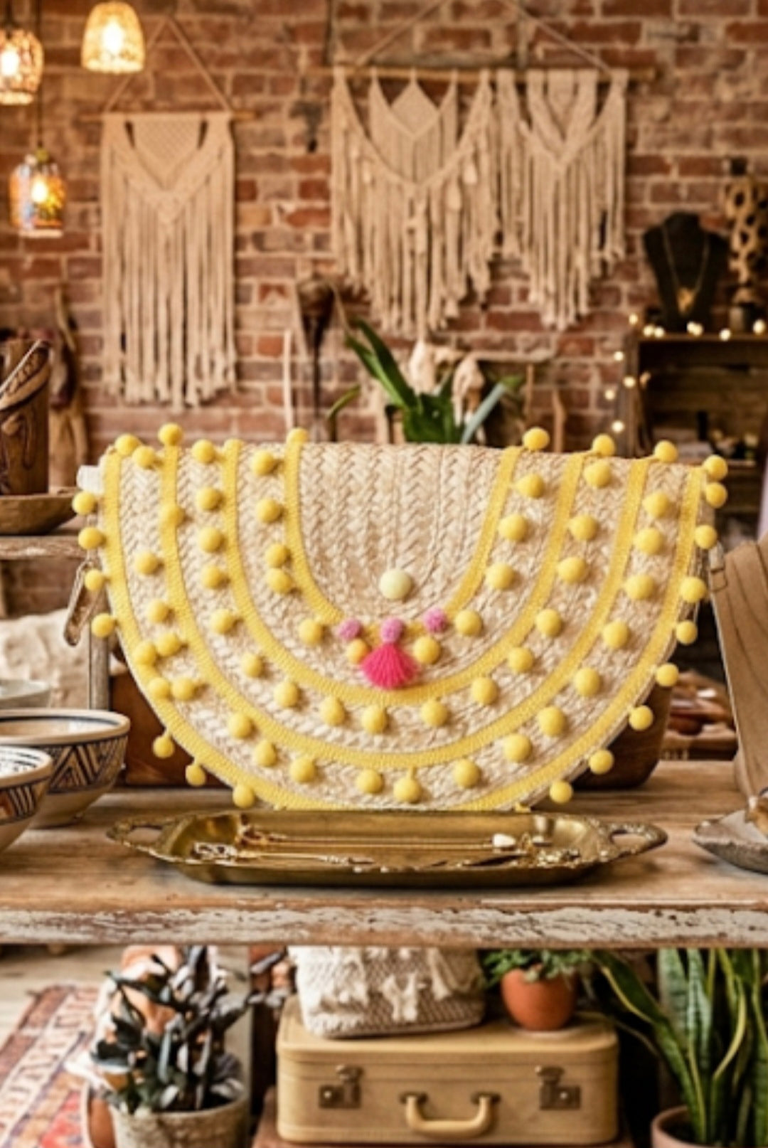 Bolso boho chic artesanal pompones amarillos