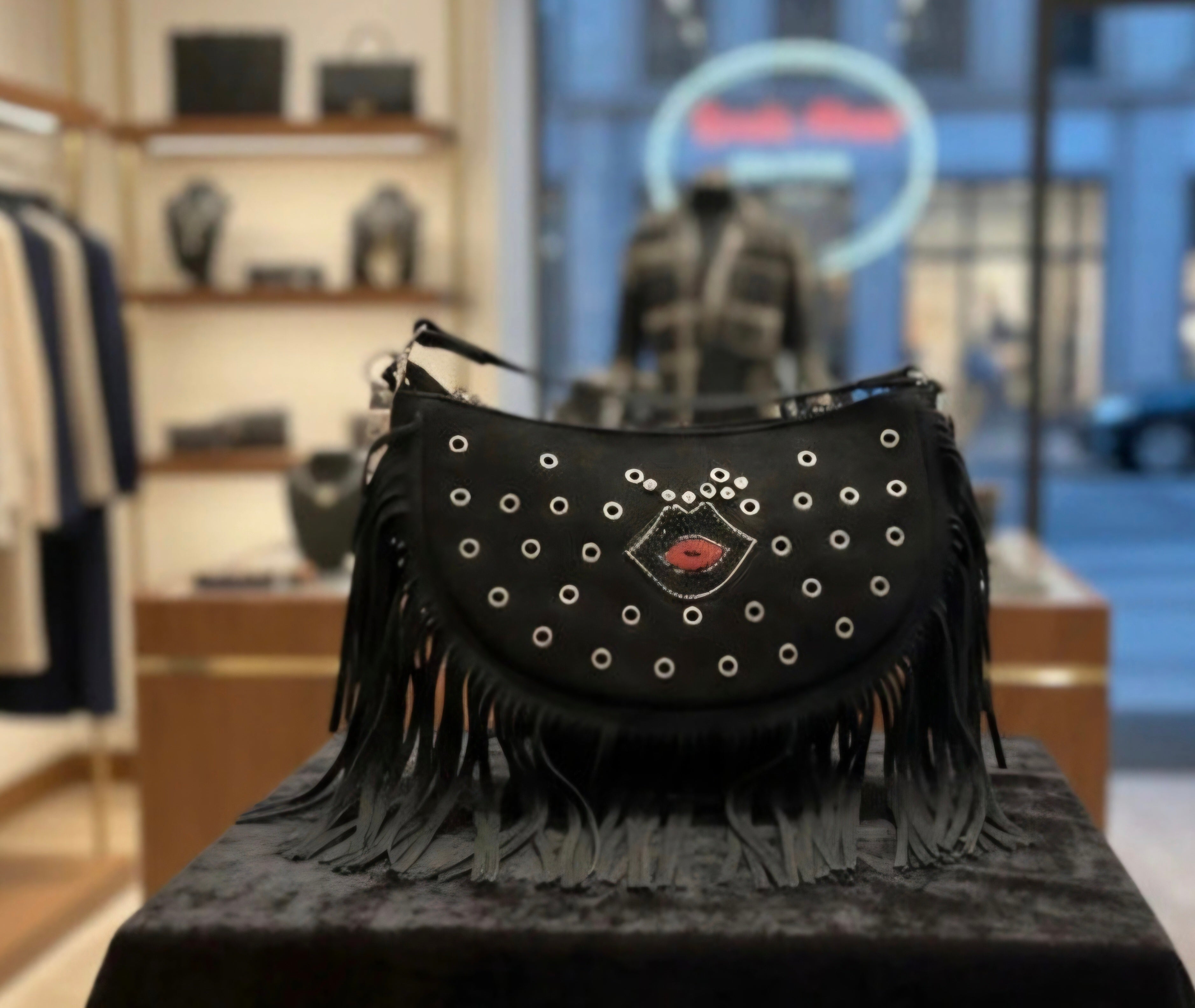 Bolso boho vintage labios rojos de antelina aterciopelada negro artesanal | vaqueraspain