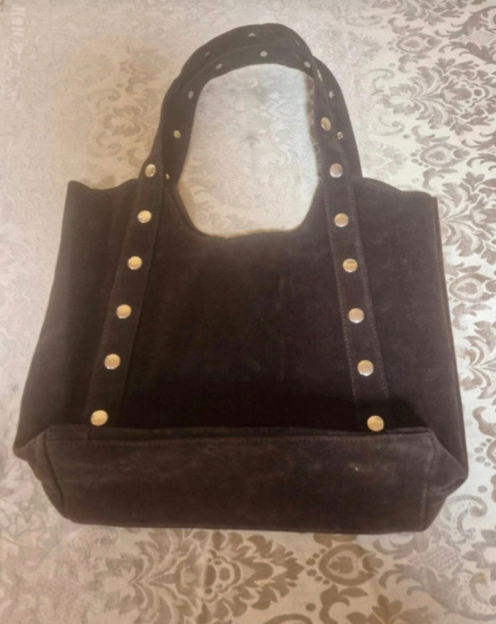 Vista lateral bolso tote boho chic tucán vibrante antelina marrón chocolate | vaqueraspain
